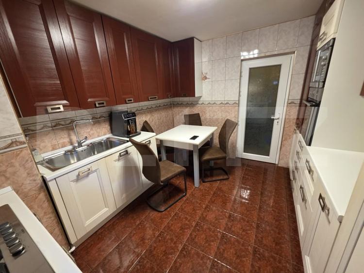 Apartament cu 4 camere decomandat, mobilat în Ultracentral