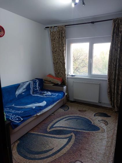 Apartament cu 3 camere semidecomandat în Dâmbovița