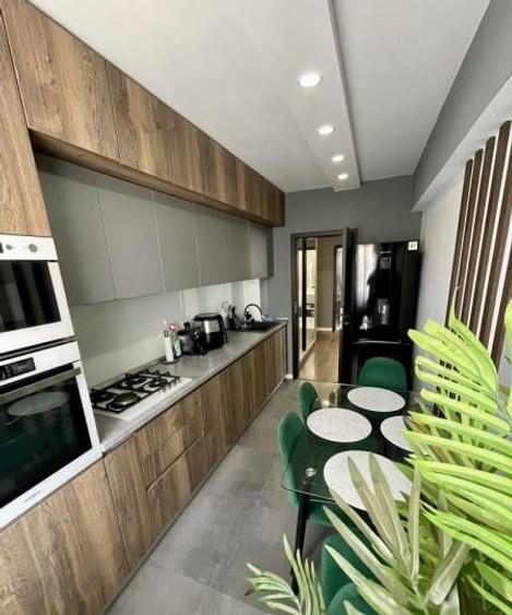 Apartament cu 3 camere decomandat, mobilat în Băneasa