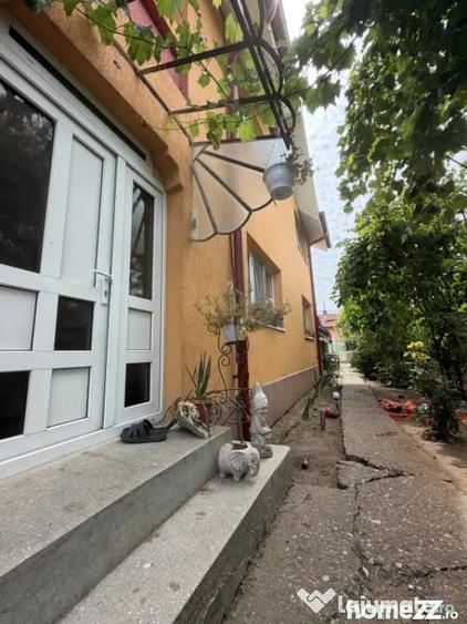 Casă cu 4 camere cu Teren 250 Mp în Podari
