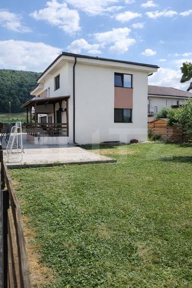Casă individuală cu 5 camere cu Canalizare în Gilău