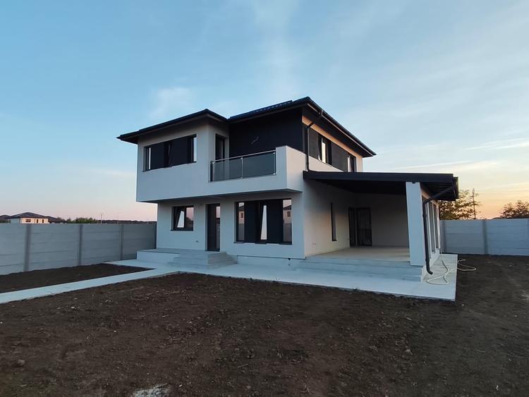 Casă individuală cu 4 camere cu Teren 484 Mp în Bâcu