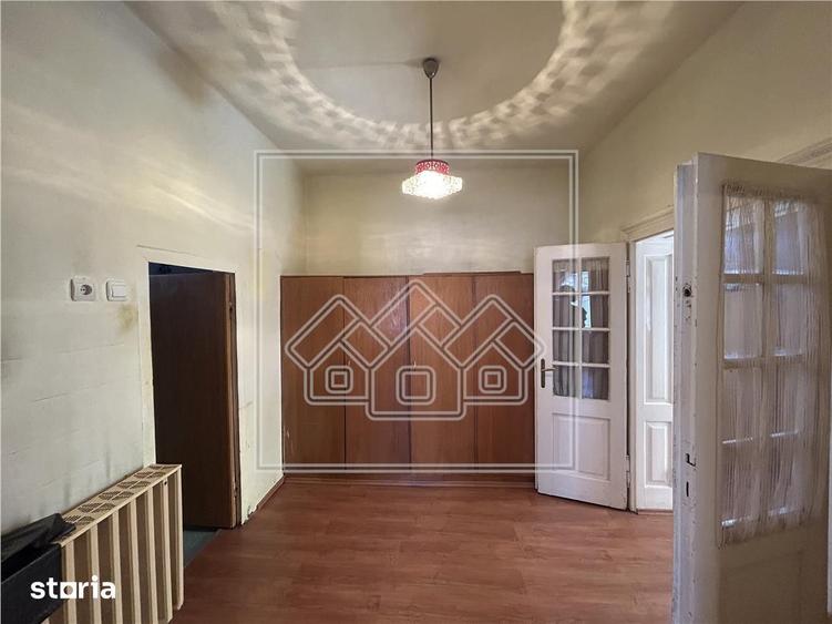 Casa cu curte comuna, 53 mp utili + pivnita amenajata - Piata Cluj - 10