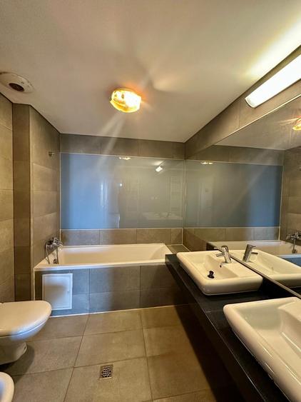 Apartament cu 3 camere decomandat în Barbu Văcărescu
