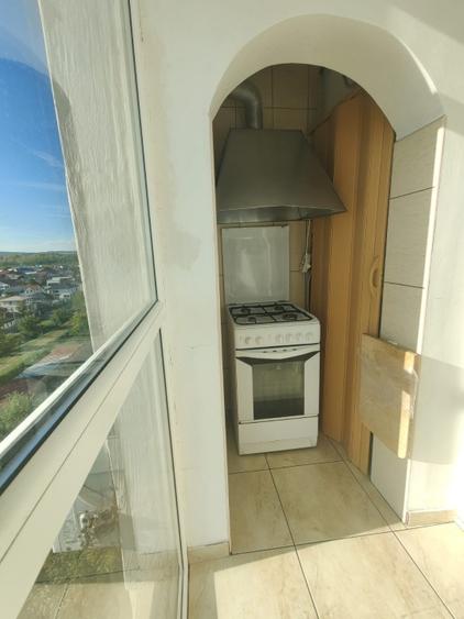 Apartament cu 3 camere decomandat, mobilat în Micro 4