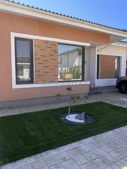 Casă individuală cu 4 camere cu Canalizare în Tunari