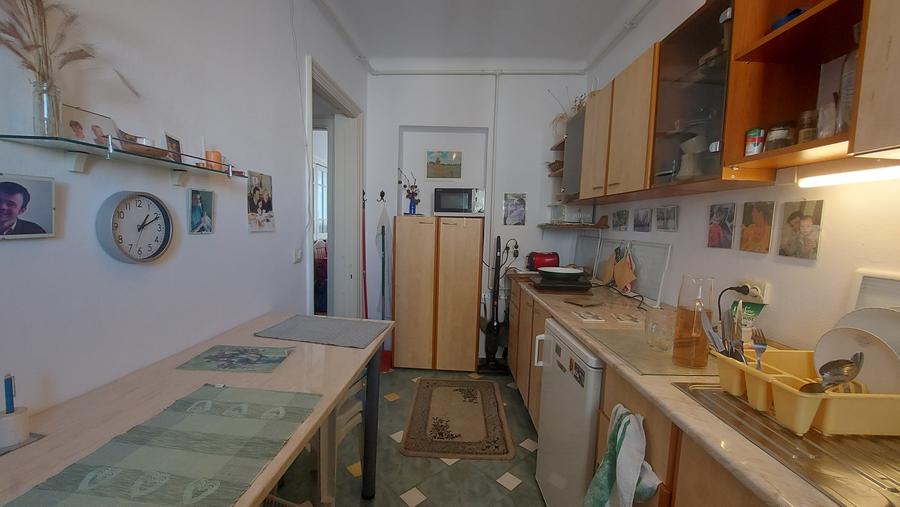 Apartament cu 4 camere decomandat în Națiunile Unite