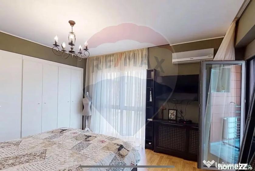 Apartament cu 3 camere semidecomandat în Sisești