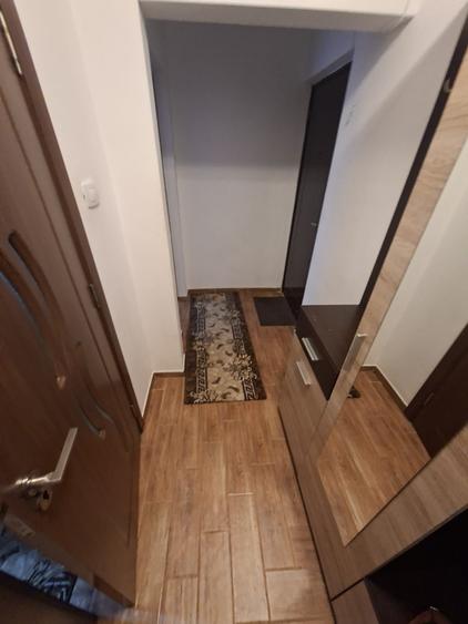 Apartament cu 3 camere semidecomandat în Alexandru cel Bun