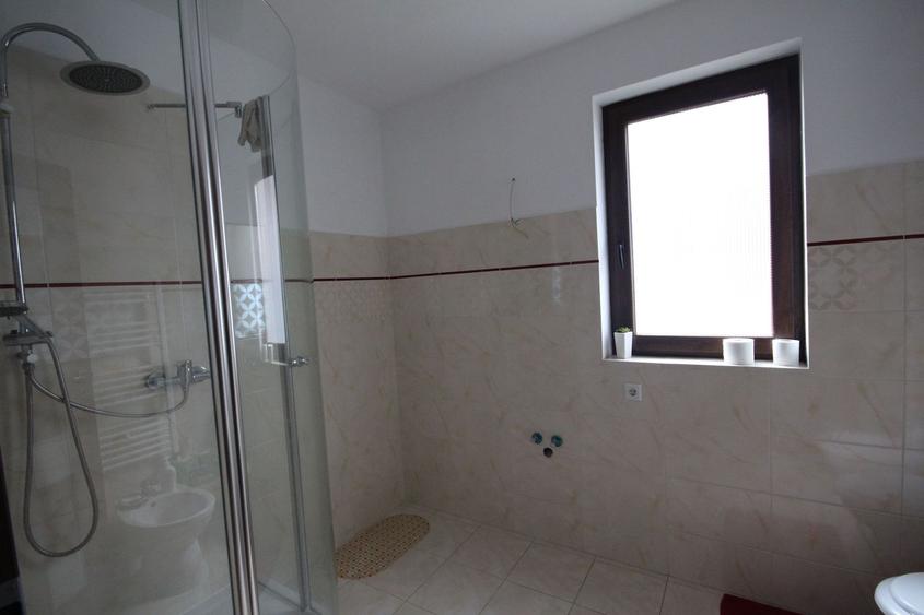 Duplex cu 5 camere cu Canalizare în Braytim