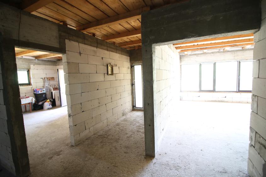 Casă individuală cu 4 camere cu Canalizare în Odaia Manolache