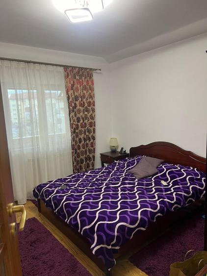 Apartament cu 3 camere decomandat în Est