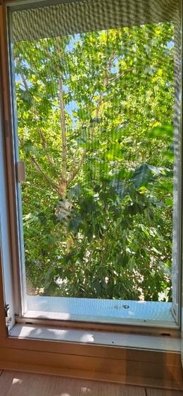 Apartament cu 3 camere semidecomandat în Berceni
