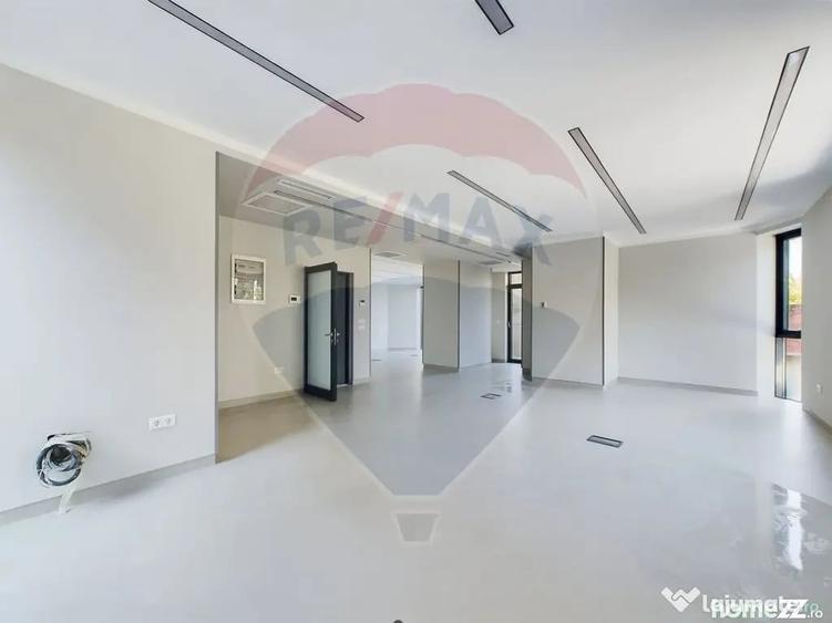 Spațiu comercial, de 1,307 mp, în Decebal