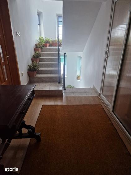 Casă cu 10 camere cu Teren 2500 Mp în Central