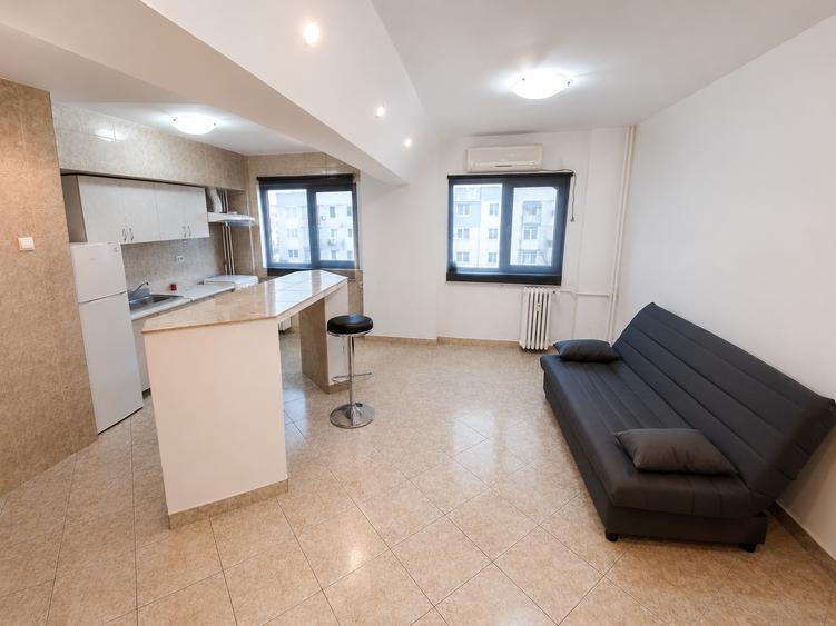 Apartament cu 3 camere semidecomandat în Drumul Taberei