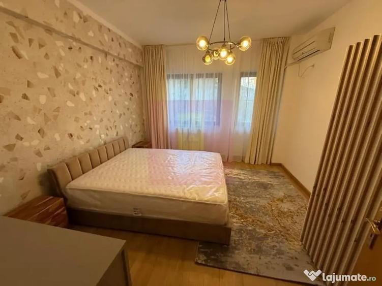 Apartament cu 4 camere decomandat în Herăstrău