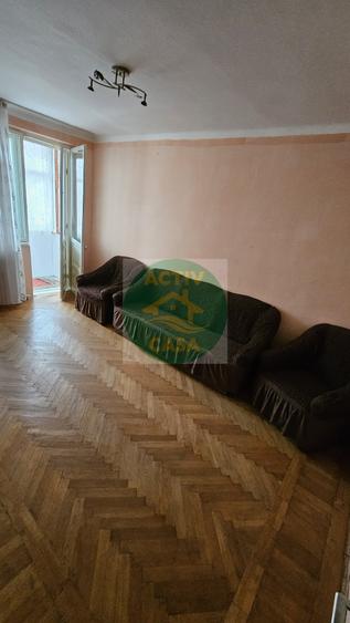 Apartament cu 2 camere decomandat în Roman