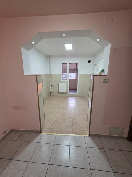 Apartament cu 3 camere decomandat în Rogerius
