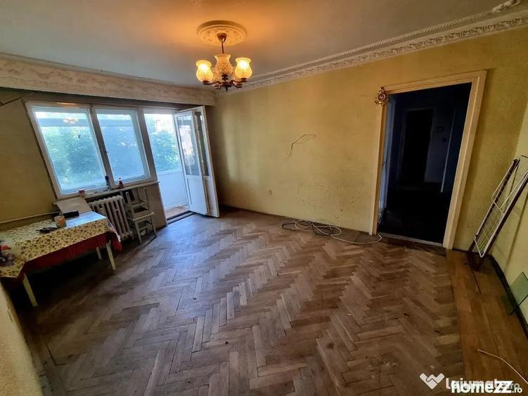 Apartament cu 3 camere semidecomandat în Tomis Nord