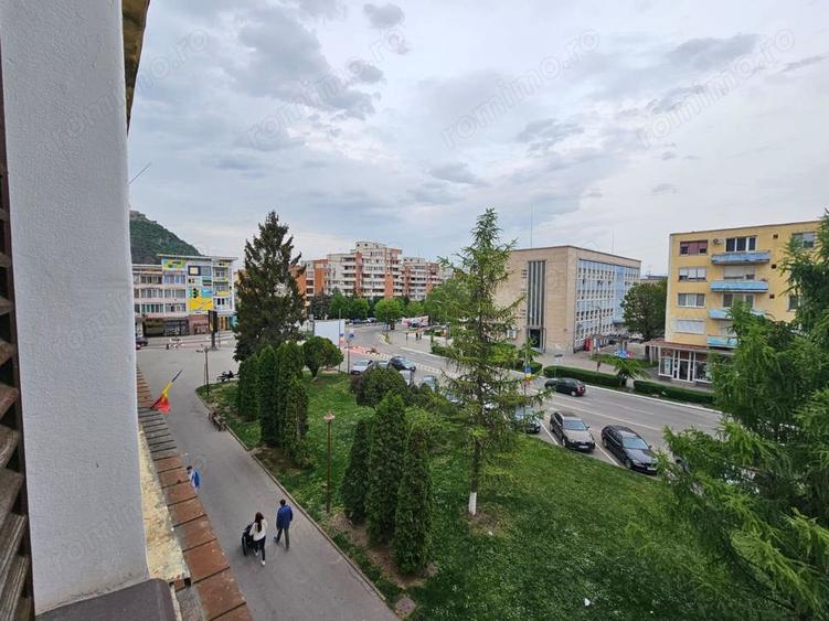 Apartament cu 3 camere decomandat în Ultracentral