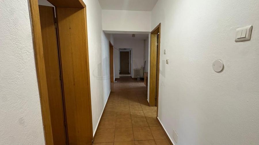 Apartament cu 5 camere decomandat în P-ța Unirii