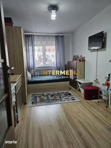 Apartament cu 3 camere decomandat în Cetate