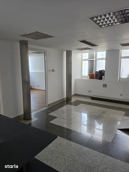 Spațiu comercial, de 350 mp, în Tei