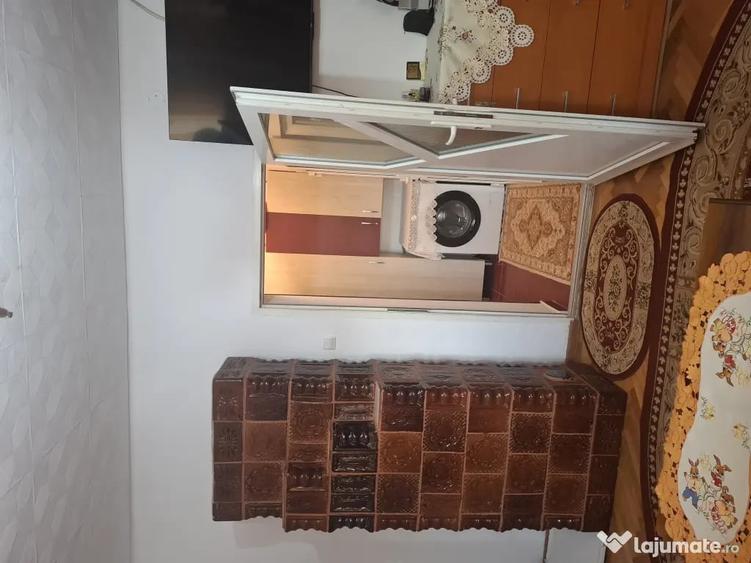 Casă cu 4 camere în Ghioroc