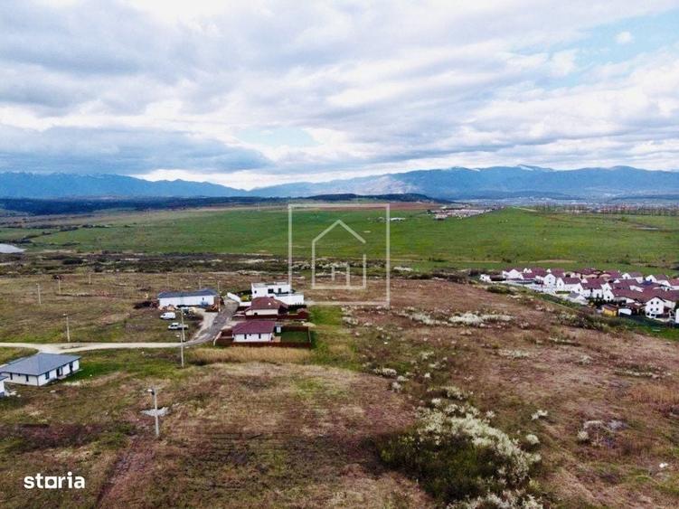 Casă cu 4 camere decomandat în Roșia