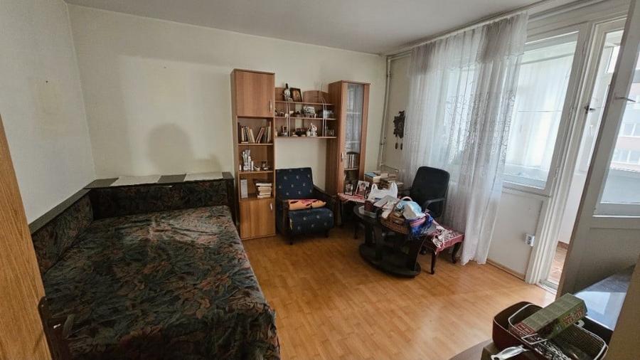 Apartament cu 3 camere decomandat în Alexandriei