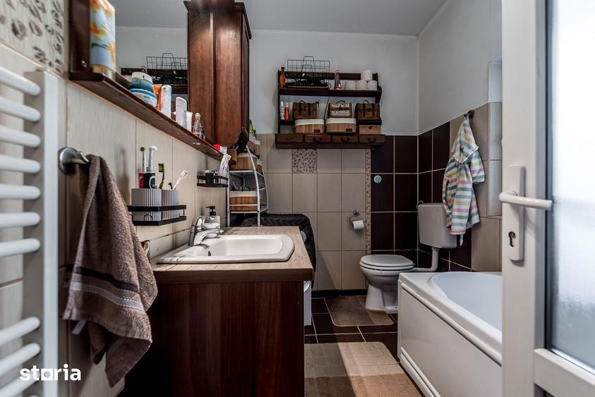 Casă cu 8 camere cu Teren 342 Mp în Șega