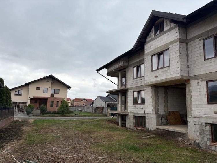 Casă cu 4 camere în Exterior Vest