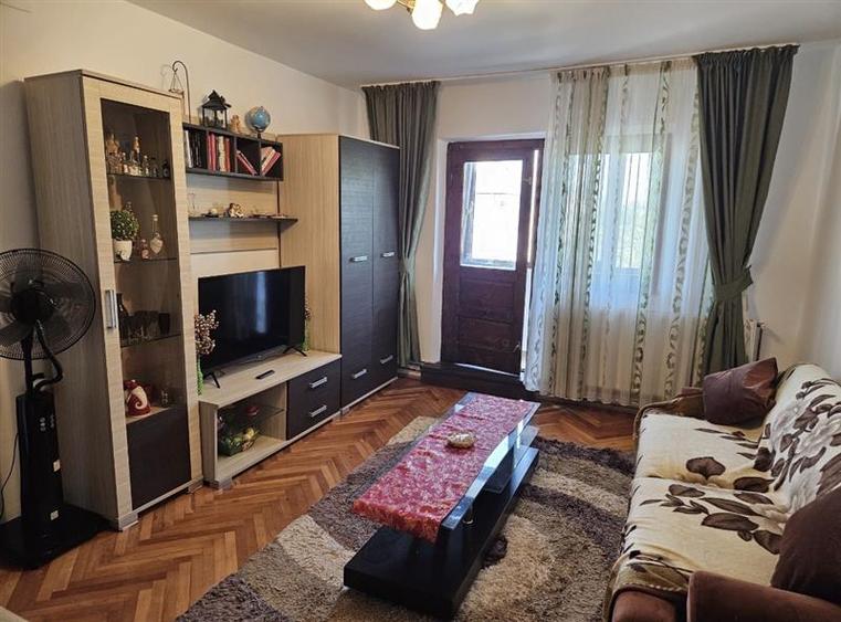 Apartament cu 2 camere semidecomandat, mobilat în Girocului