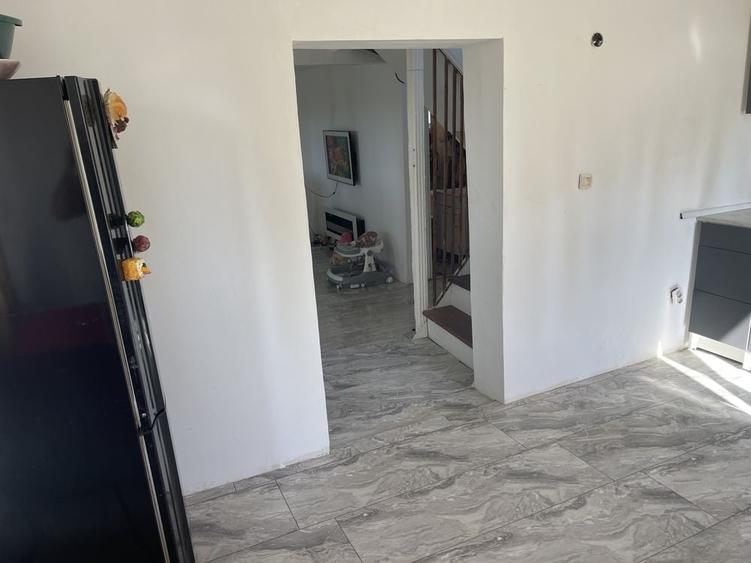 Casă cu 4 camere în Dimieni