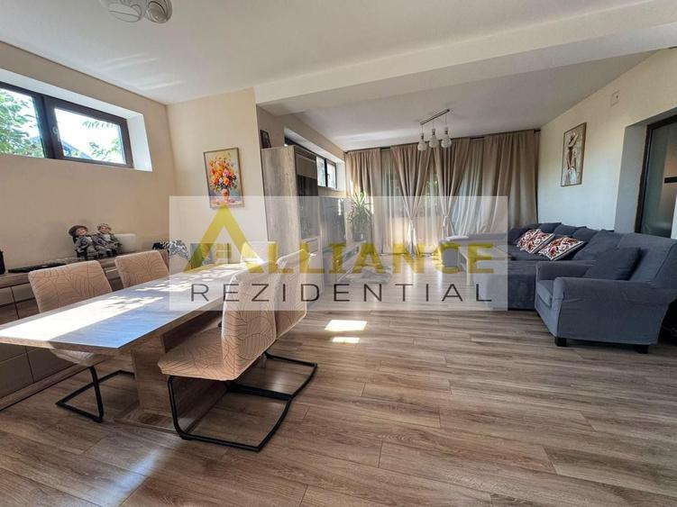Casă individuală cu 7 camere decomandat cu Canalizare în Central
