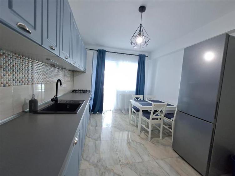 Apartament cu 3 camere decomandat, mobilat în Exterior Sud