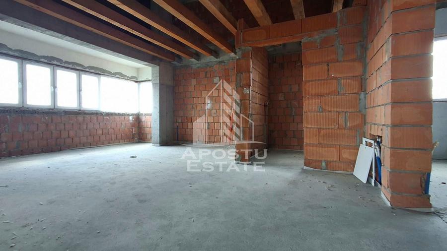 Apartament cu 4 camere decomandat în Funcționarilor