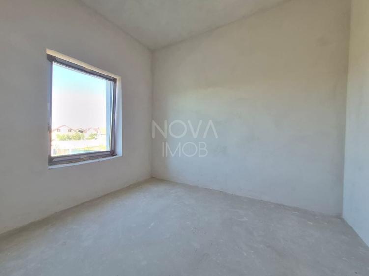 Duplex cu 5 camere cu Canalizare în Șura Mică