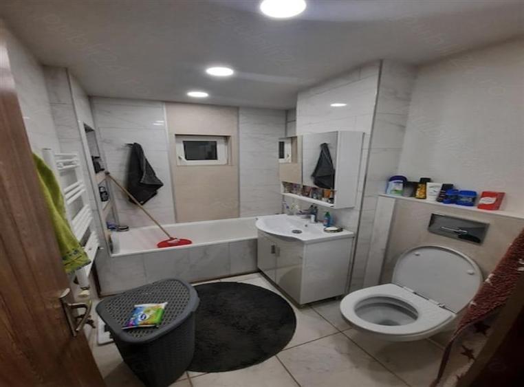 Apartament cu 2 camere decomandat în Lipovei