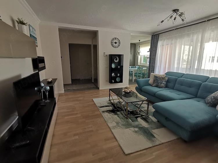 Apartament cu 3 camere decomandat în Exterior Vest