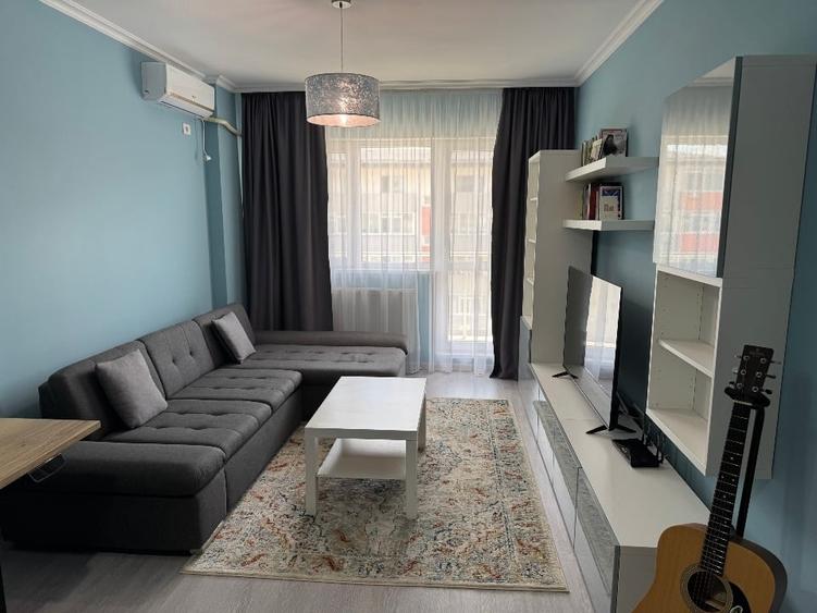Apartament cu 2 camere decomandat, mobilat în Central