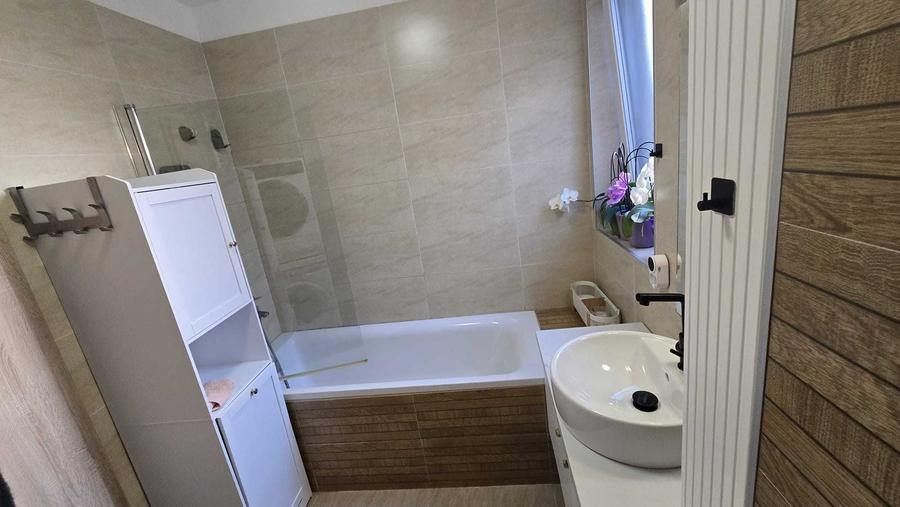 Apartament cu 3 camere decomandat în Andrei Mureșanu