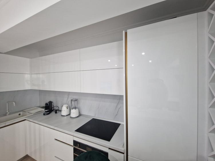 Apartament cu 3 camere decomandat, mobilat în Gara