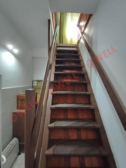 Casă cu 8 camere cu Teren 2400 Mp în Periferie
