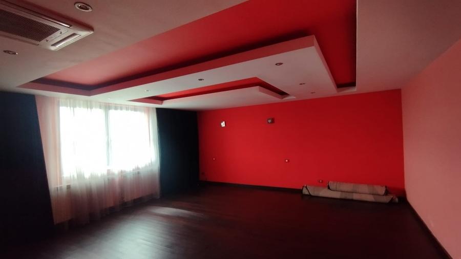 Casă individuală cu 14 camere cu Canalizare în Cernica