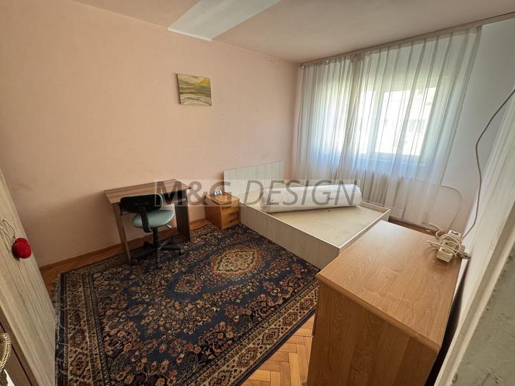 Apartament cu 3 camere decomandat în Girocului