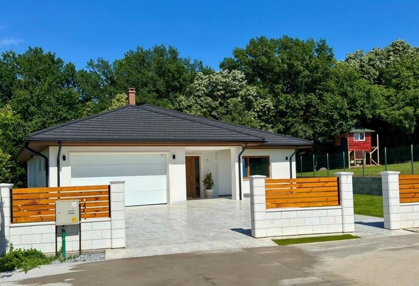 Casă individuală cu 4 camere cu Canalizare în Bârnova