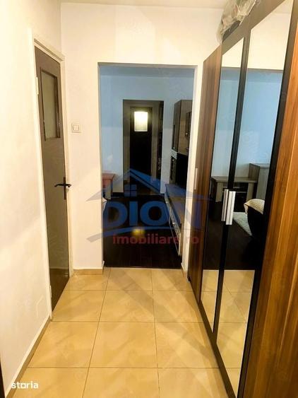 Apartament cu 3 camere semidecomandat în Ghencea
