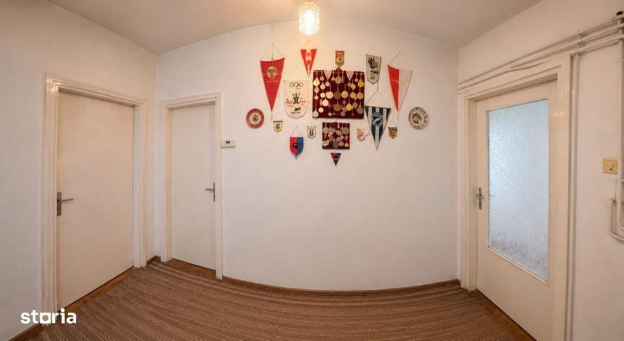 Apartament cu 3 camere semidecomandat în Careiului